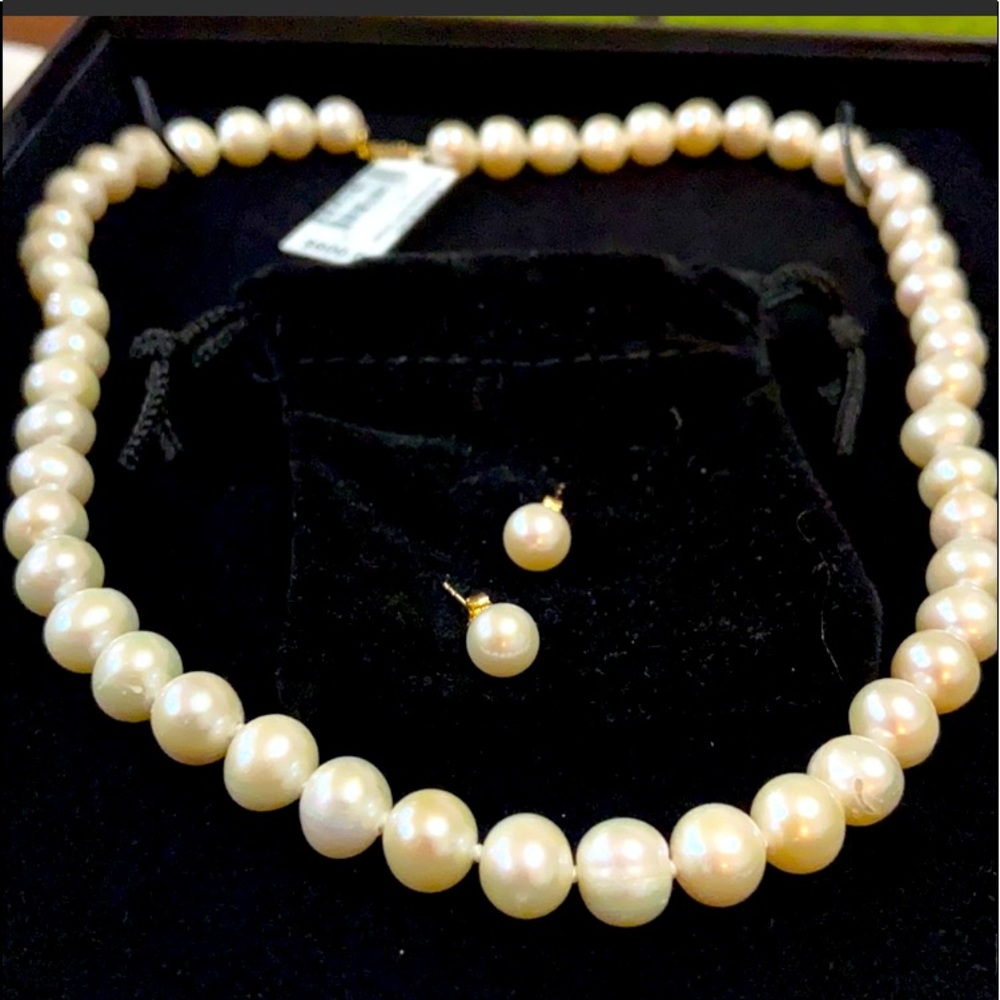 14 karat gold and beautiful freshwater pearls brand new